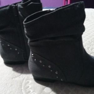 Grey boots